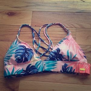 Never worn! Roxy bikini 👙 top